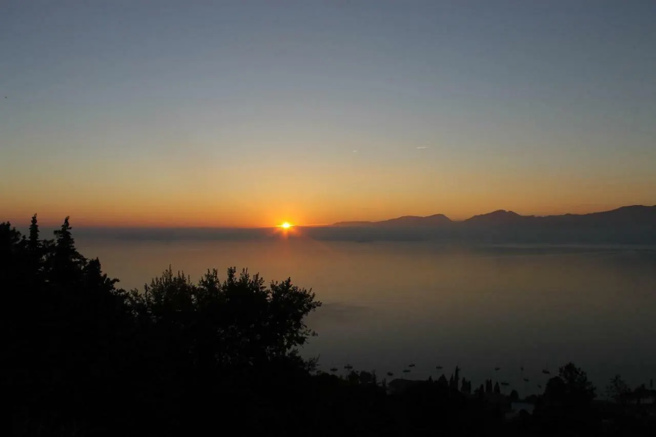 The View Apartment Torri Del Benaco Italy